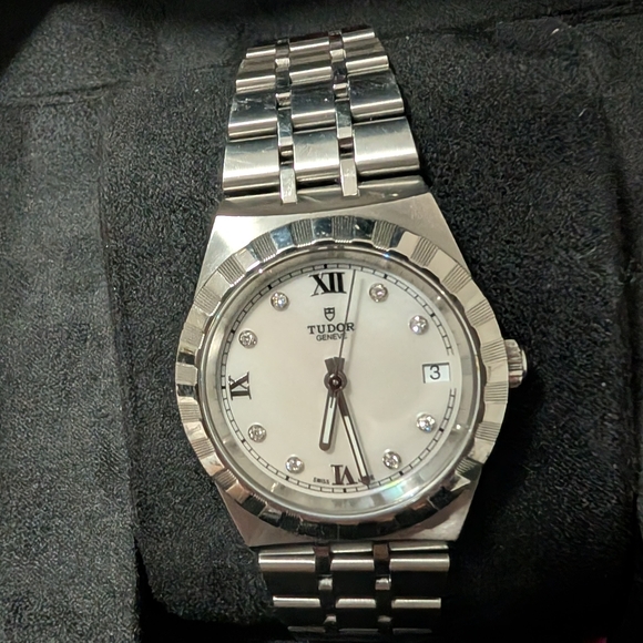 TUDOR Royal 34mm mother of pearl and diamond face - Picture 5 of 17